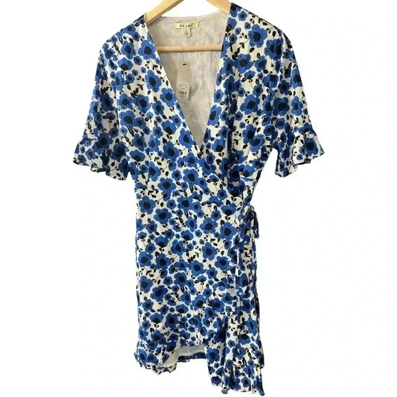 NWT JUNIORS Francescas floral wrap dress size large - Picture 1 of 3